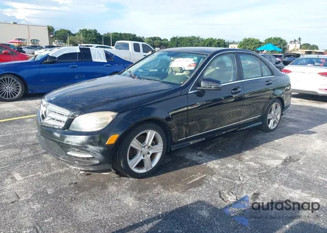 2011 Mercedes-Benz C 300 Luxury/Sport из США, поврежденный, VIN WDDGF5EB6BA525023